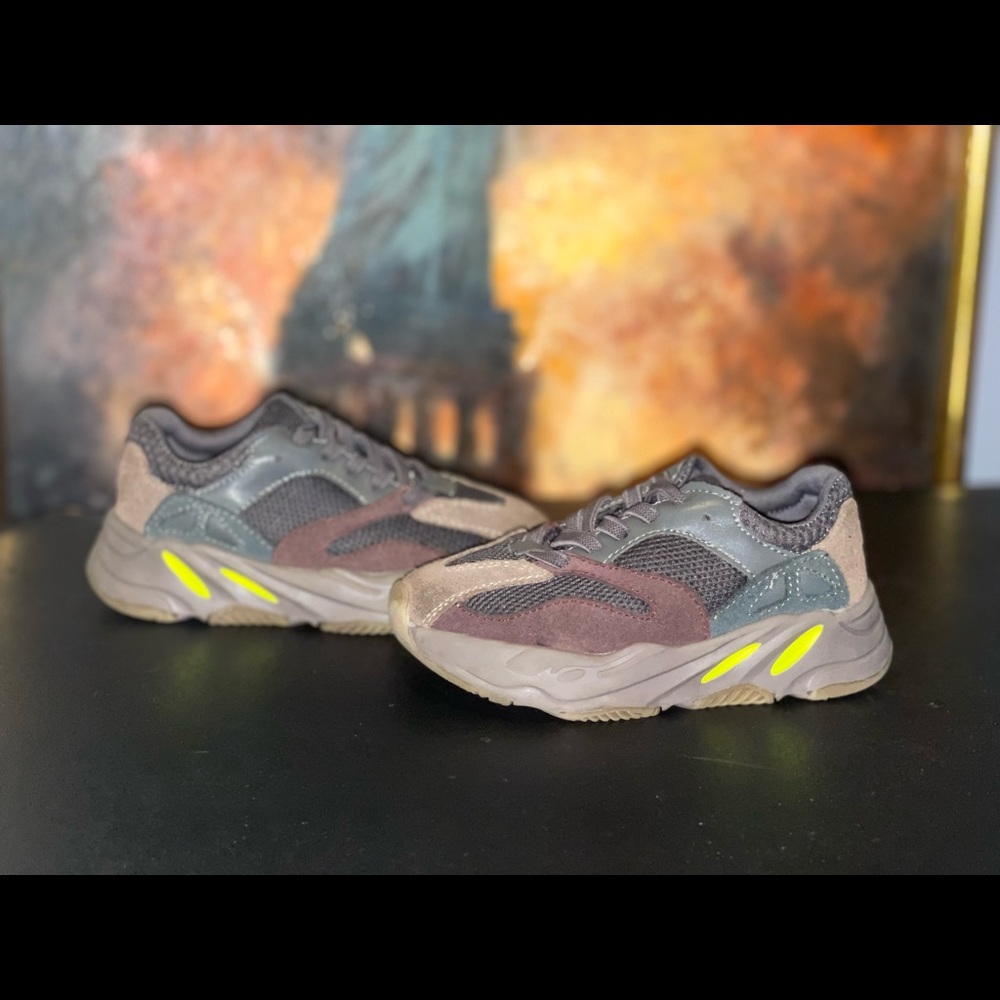 Kids Yeezy Style 700 Mauve